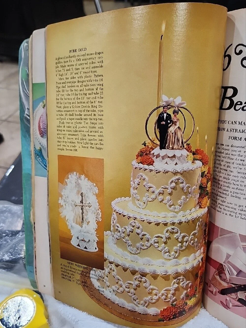 VINTAGE 1976 WILTON YEARBOOK OF CAKE DECORATING